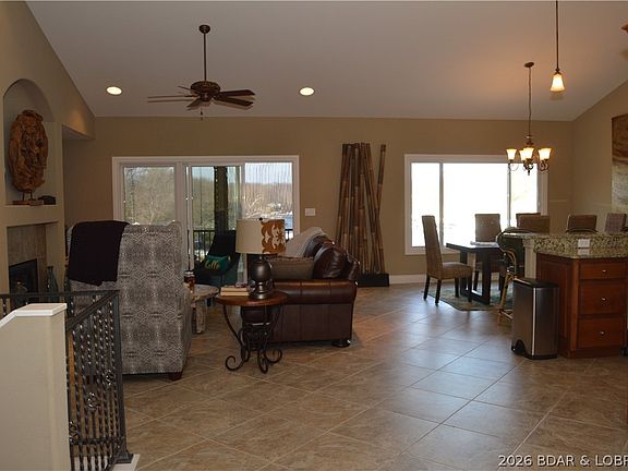 5th image of 702 Waterford Cir #702