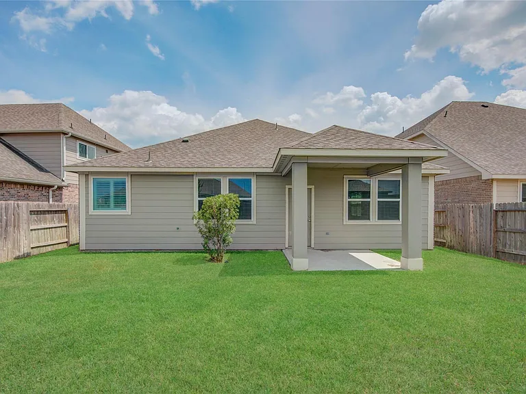 2425 Temple Crag Dr — Photo 37