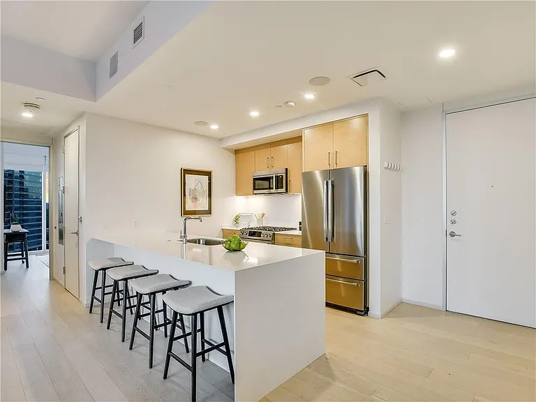 301 West Ave — Photo 15