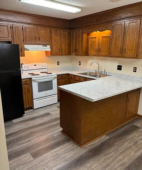1059 N Guignard Dr — Photo 3