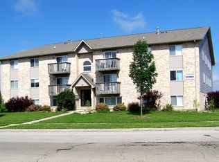 887 Fotis Dr, Dekalb, IL 60115