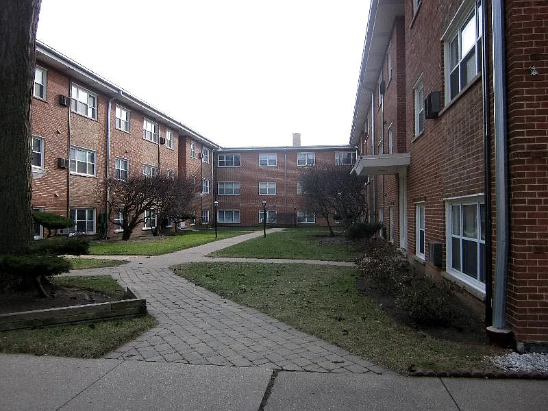 2351 W Jarvis Ave #2D