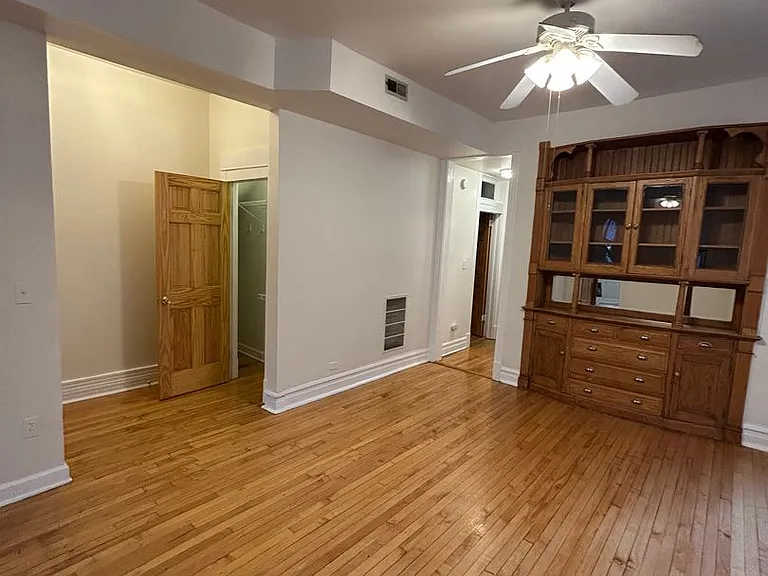 725 S Loomis St — Photo 9