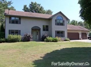 N2220 Bean City Rd, New London, WI 54961