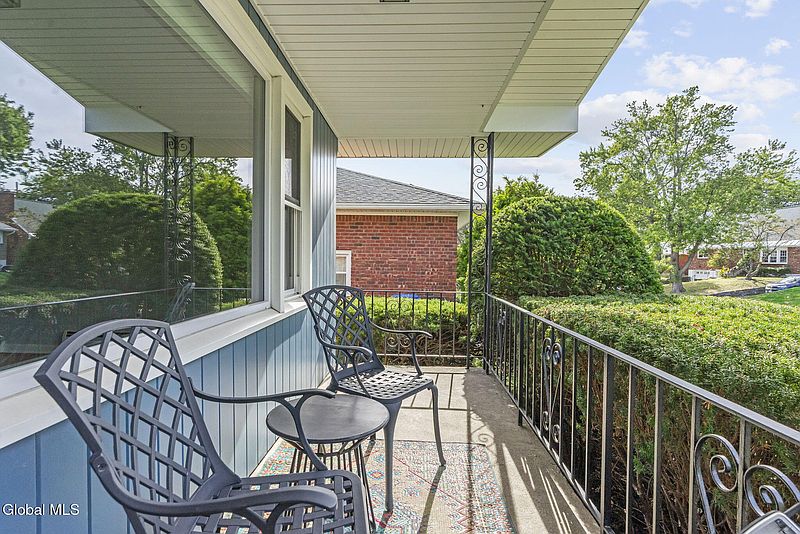 4th image of 81 Hawthorne Avenue