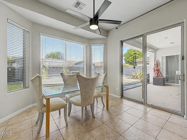 1902 E Desert Ln — Photo 14