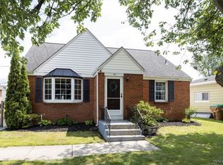 16 Betty Lou Ln, Cheektowaga, NY