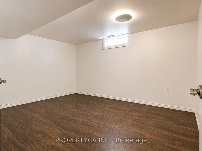 71 Highpark Ave #LOWER — Photo 8