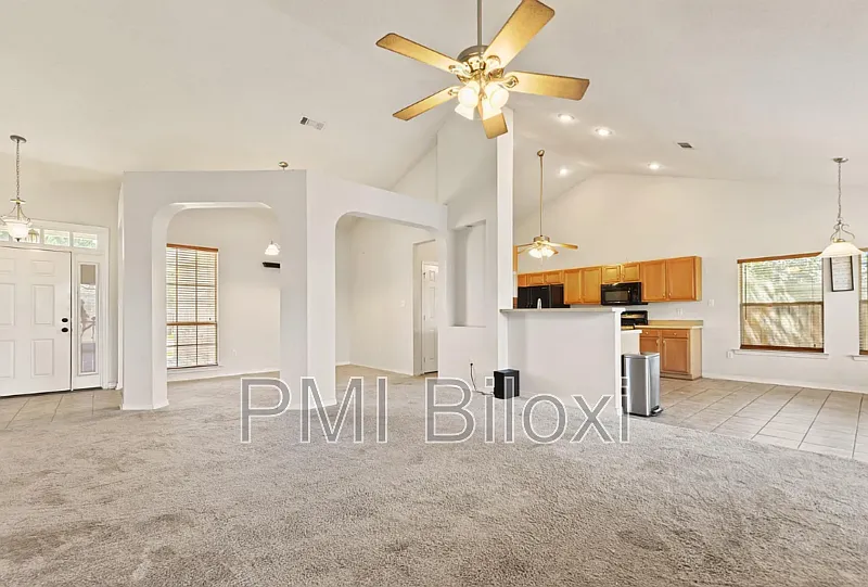 3 bed, 2.0 bath, 1766 sqft, $1,700 — Photo 3