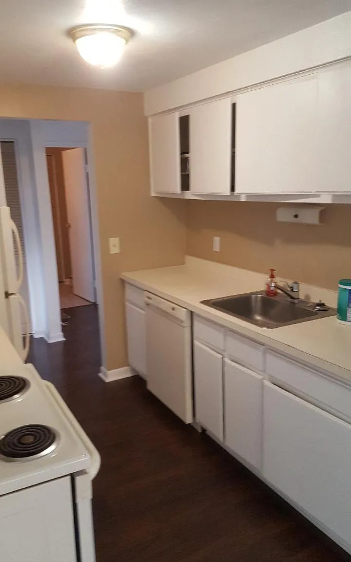 2 bed, 900 sqft, $1,200 — Photo 4