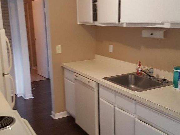 4th image of 566 Village Blvd N #566