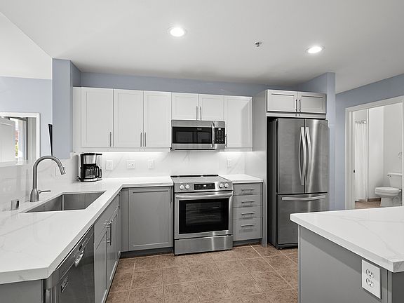4th image of 253 10th Ave Unit 321