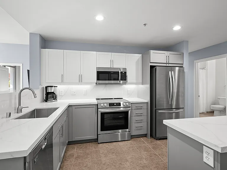 253 10th Ave #321 — Photo 4