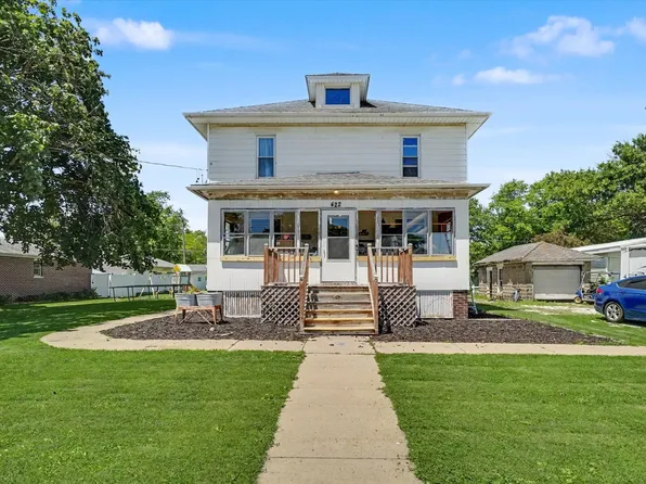 422 N 2nd St, Cissna Park, IL 60924