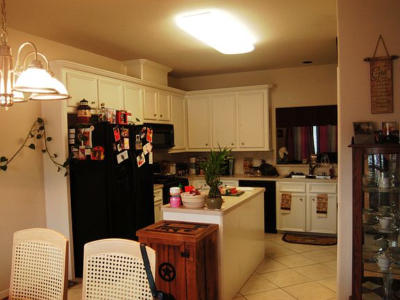 4th image of 614 Bay Colony Dr