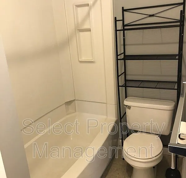 7608 Bluffton Rd #3 — Photo 5