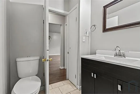 2568 W 19th Pl — Photo 1