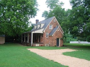 606 Main St, Yorktown, VA 23690