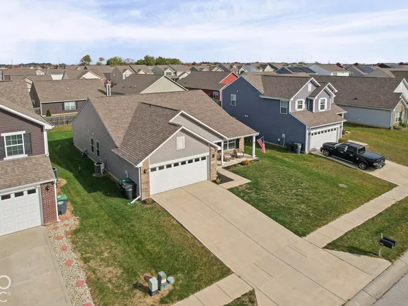 808 Coralberry Ln, Greenwood, IN 46143