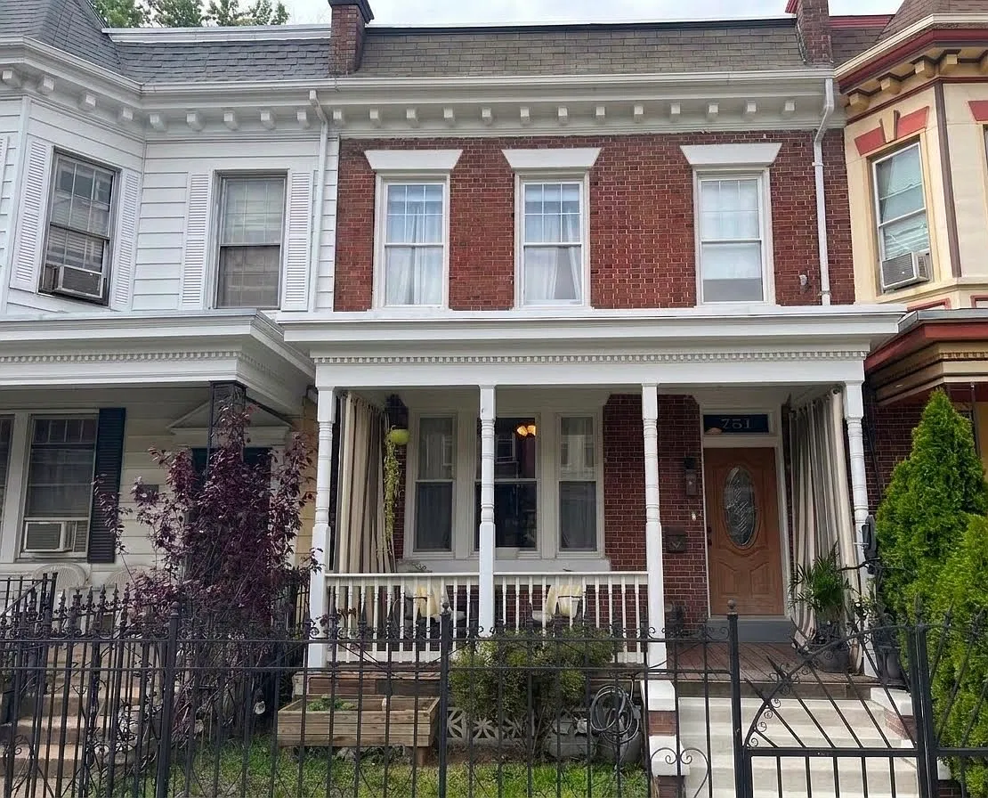 3 bed, 1.5 bath, 1360 sqft, $3,850 — Photo 1
