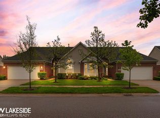 30182 Viewcrest Dr #7, Novi, MI 48377