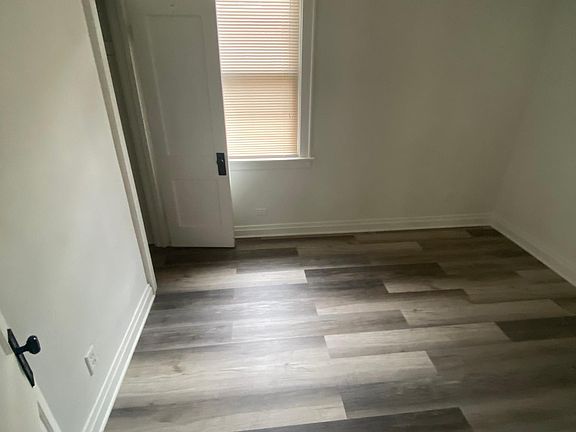 5th image of 4012 Deodar St #1R
