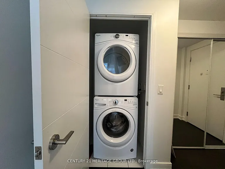 50 Wellesley St E #1202 — Photo 6