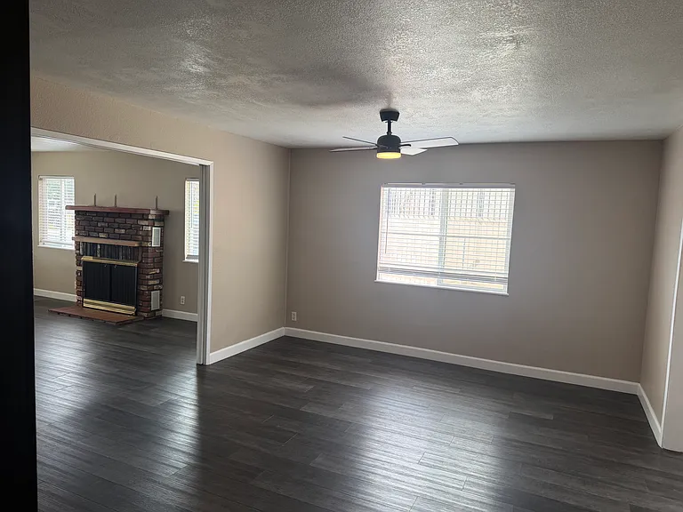 11203 Roswell Ave — Photo 15