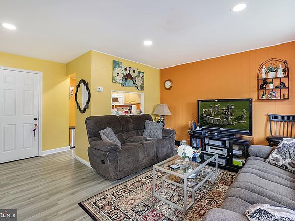 3rd image of 9828 Brookridge Ct