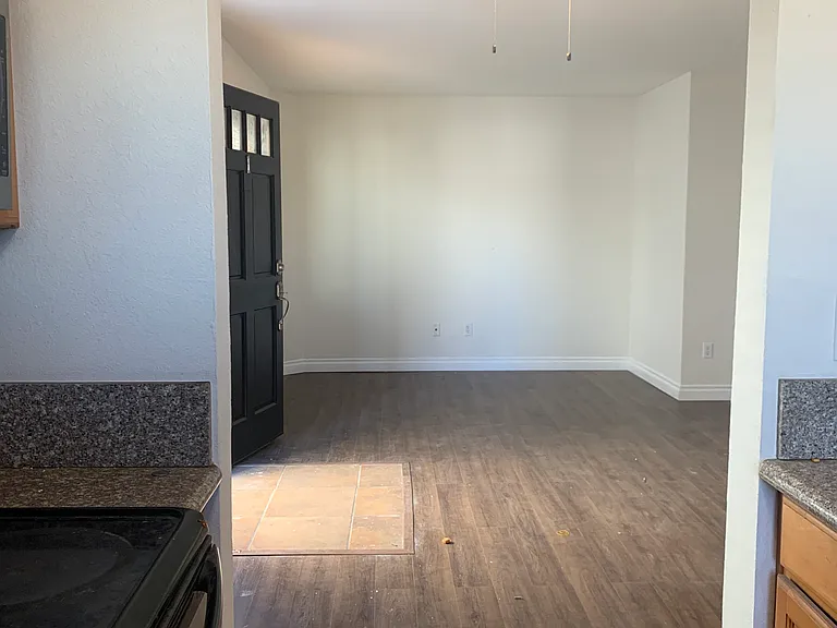 Cascadia Apartments — Photo 20