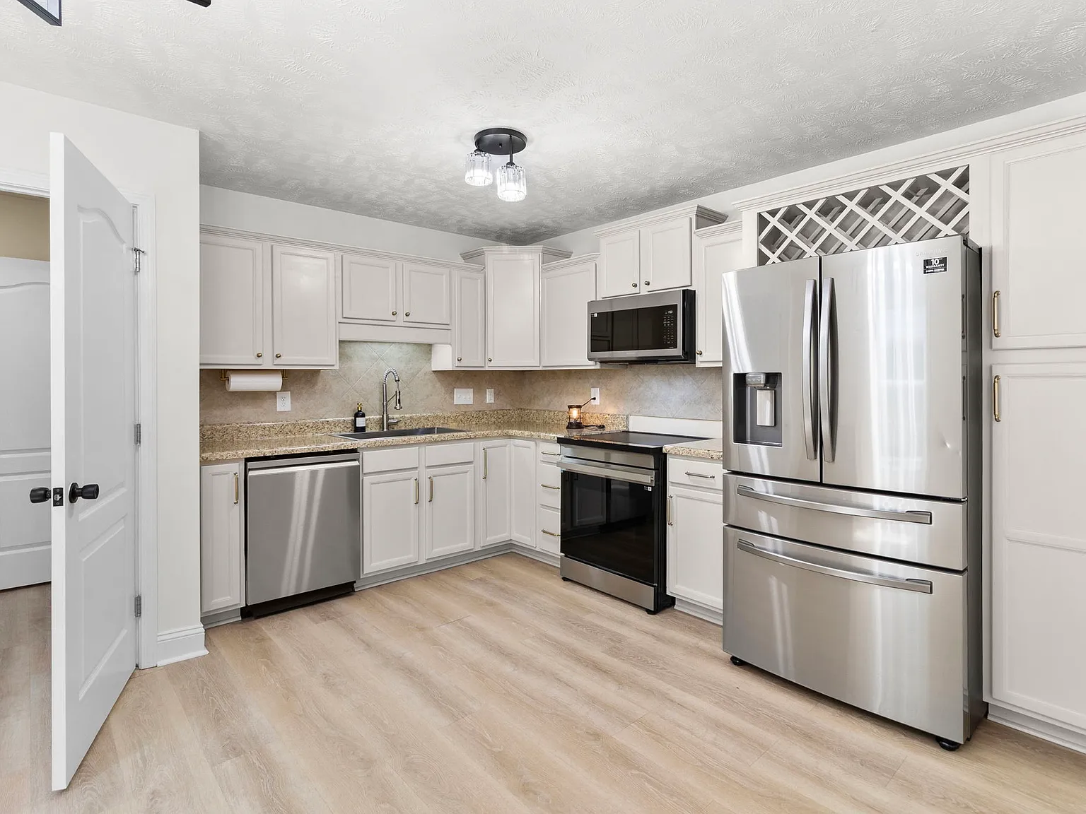 4 bed, 1608 sqft, $1,950 — Photo 4