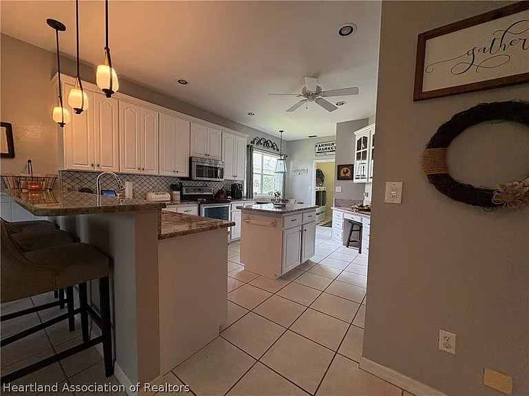 2843 Meadowood Ln — Photo 11