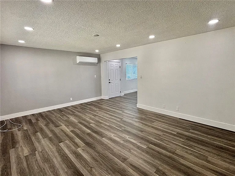 7231 Apperson St — Photo 5
