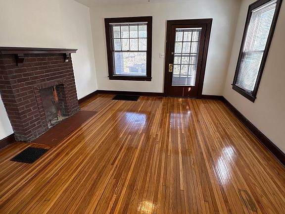 4th image of 2677 Indianola Ave