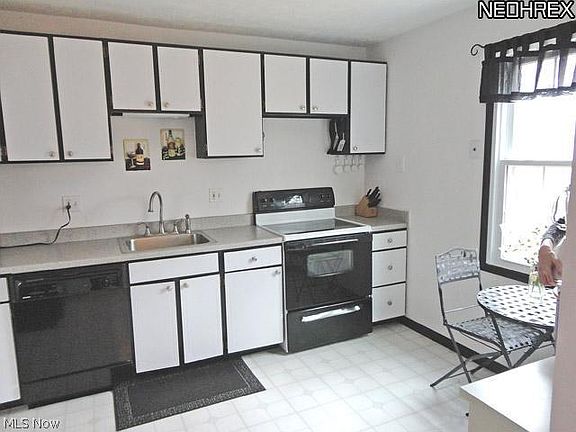 4th image of 22227 Jonathan Dr