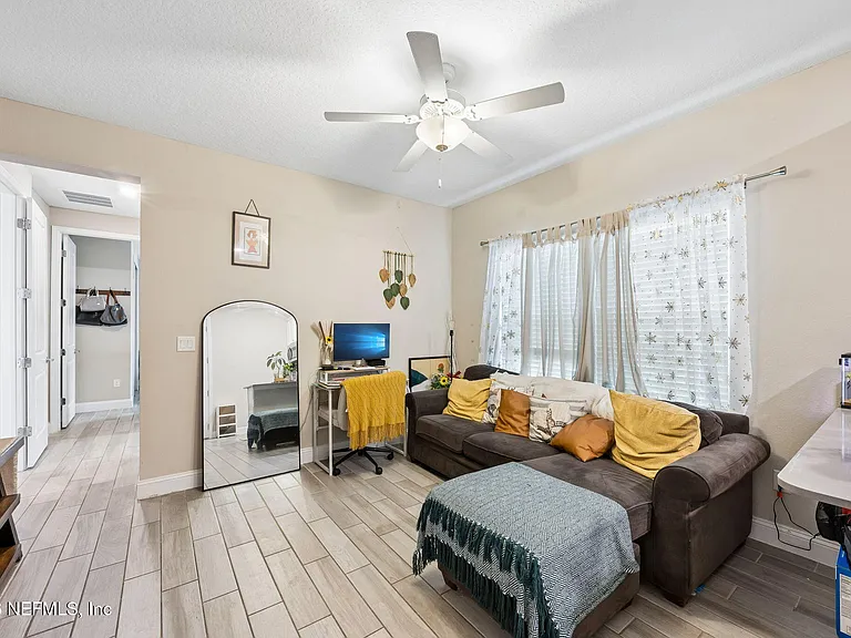 118 Sadler Ct — Photo 18