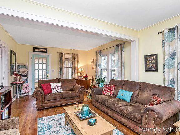 5th image of 2131 Oakwood Ave NE