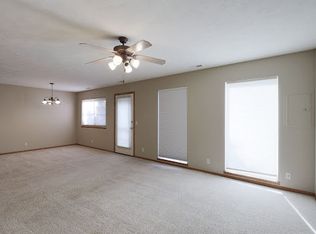 6907 Naples Dr, Lincoln, NE 68526