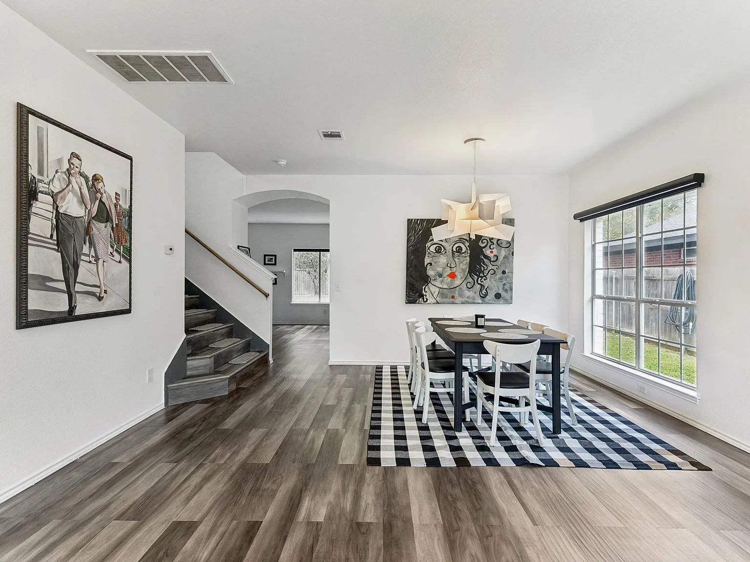 3 bed, 2.5 bath, 2633 sqft, $3,200 — Photo 3