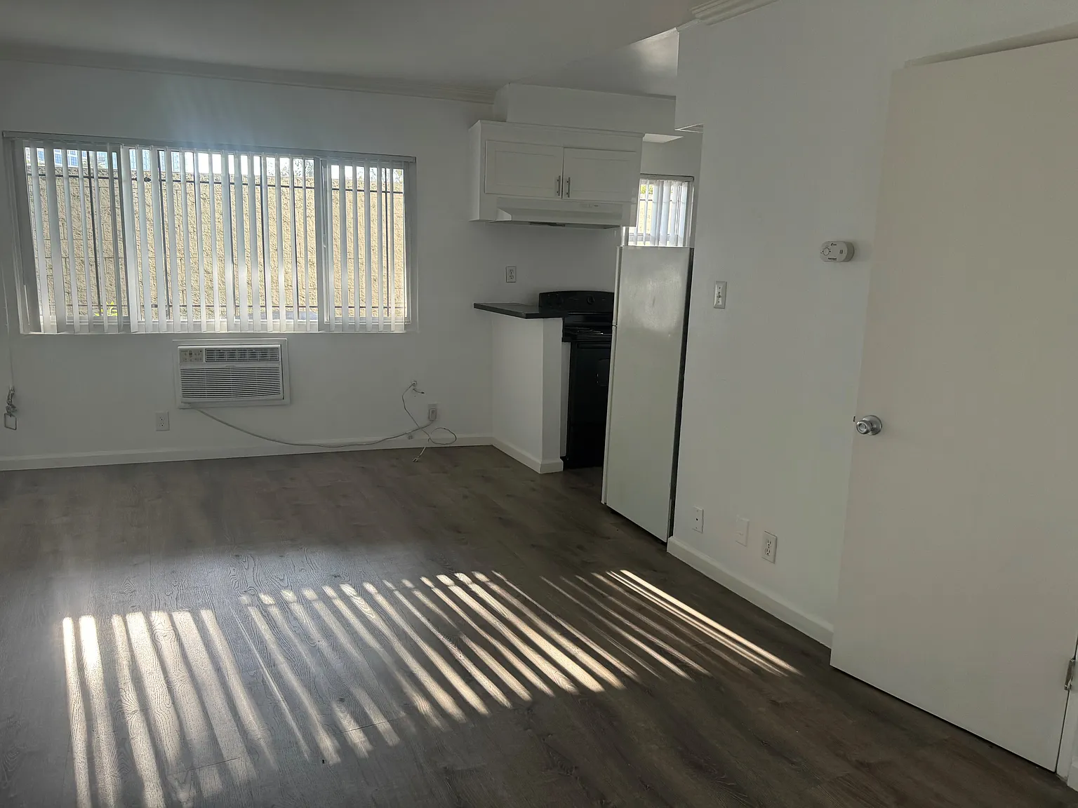 Studio, 400 sqft, $1,395 — Photo 3