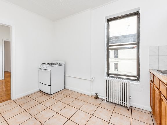 5th image of 500 E 84th St APT 5