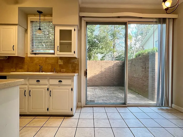 207 Forest View Ct — Photo 8