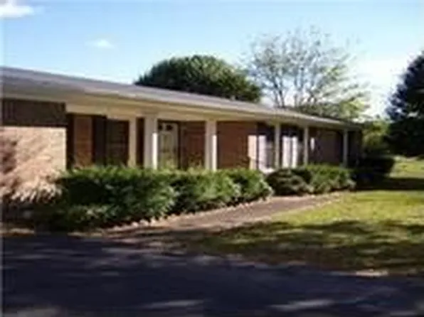 824 E Madison St, Pulaski, TN 38478