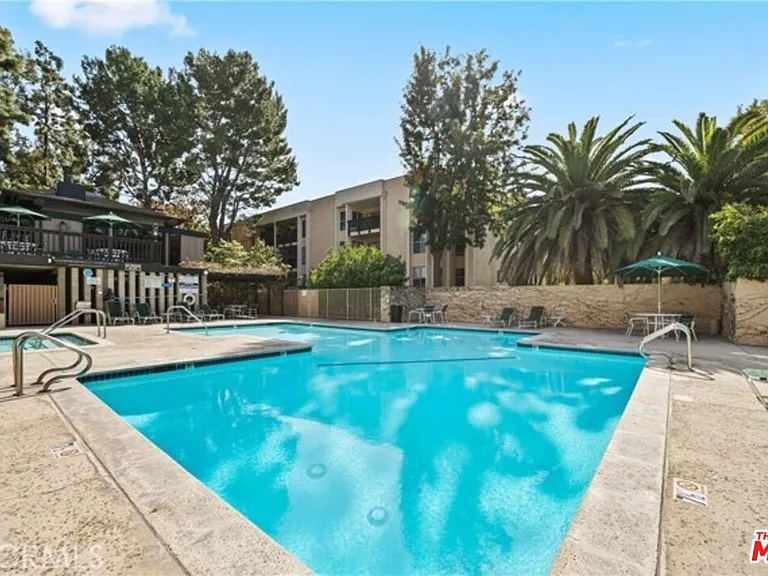 8314 Raintree Cir — Photo 3