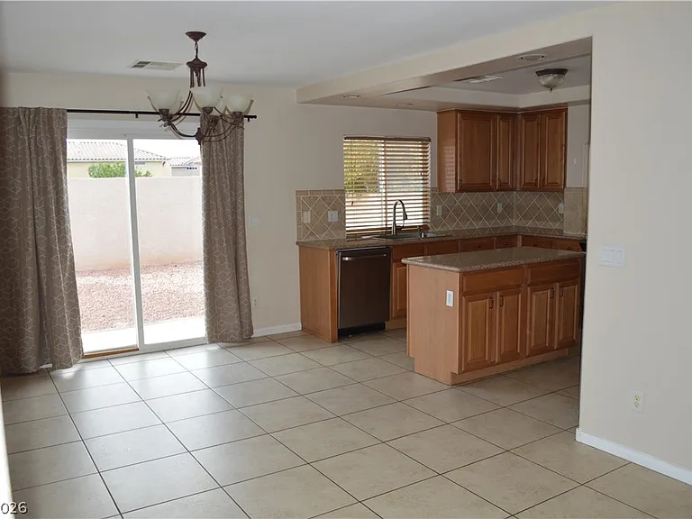 914 Socorro Song Ln — Photo 2