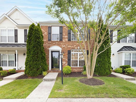 5th image of 907 Dominion Townes Ct