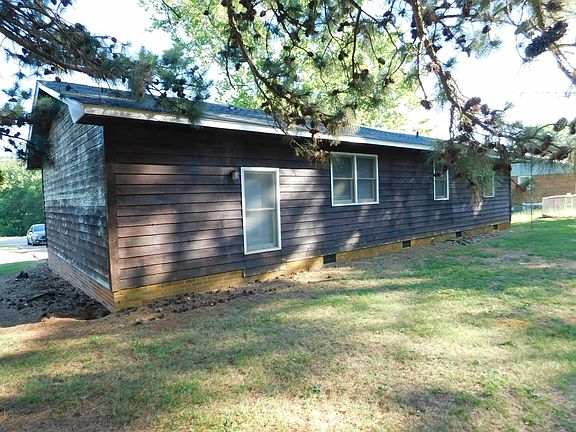 3rd image of 527 Northgale Rd