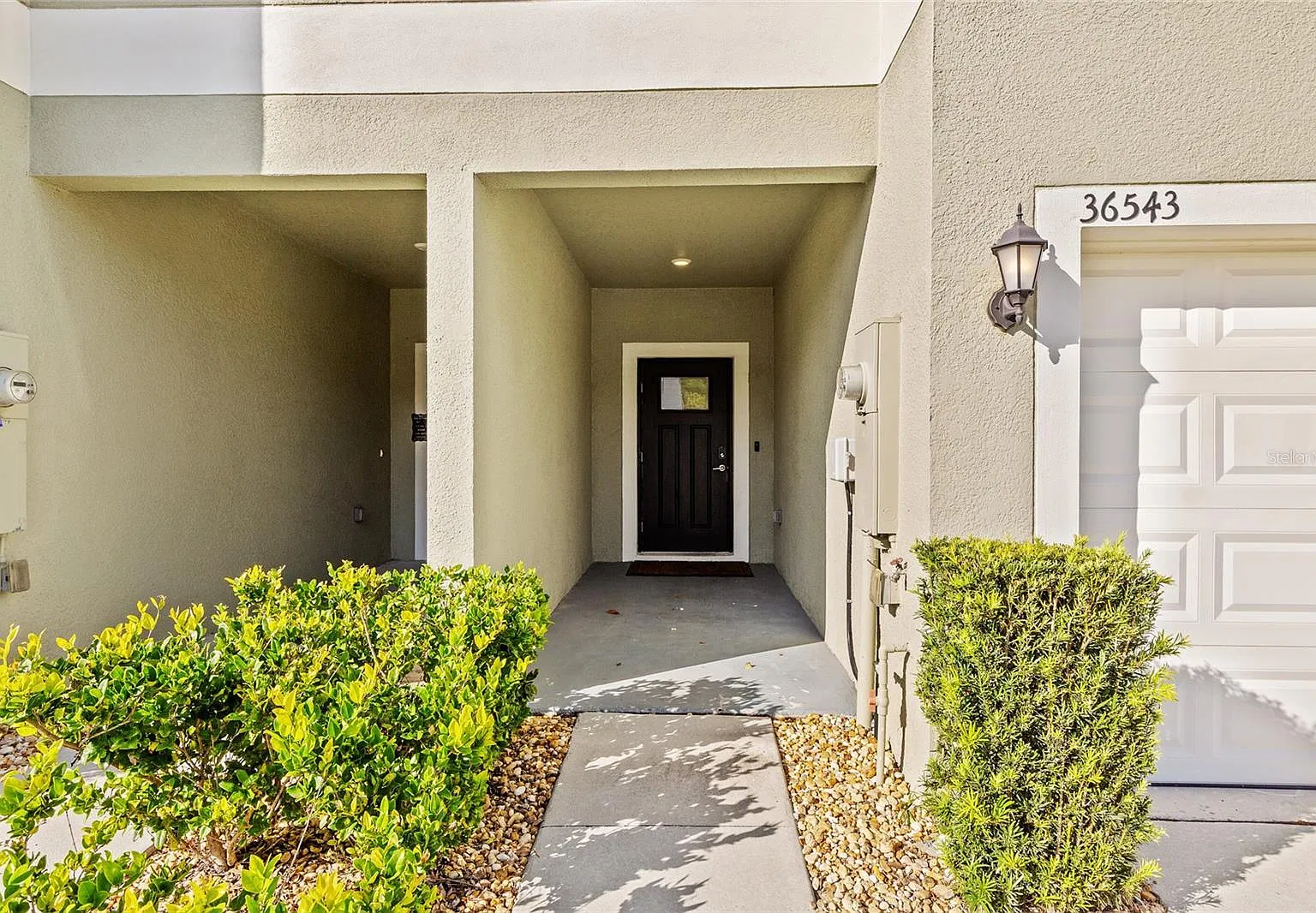 3 bed, 2.5 bath, 1634 sqft, $2,400 — Photo 2