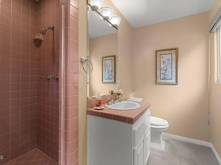 1401 Glen Oaks Blvd — Photo 21