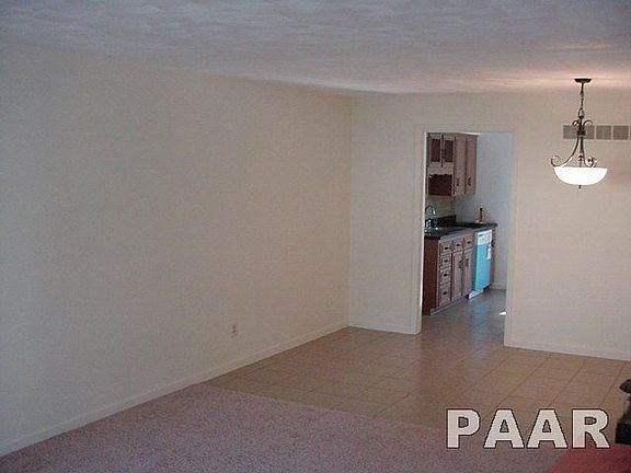 3rd image of 1404 W Daytona Dr